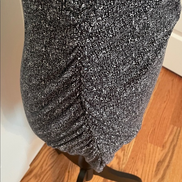 A Pea in the Pod Maternity M Charcoal Black Long Sleeve Top Ruched Sides EUC - Picture 3 of 7